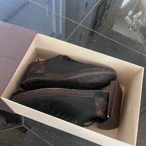 Louis Vuitton Black Leather Sneakers